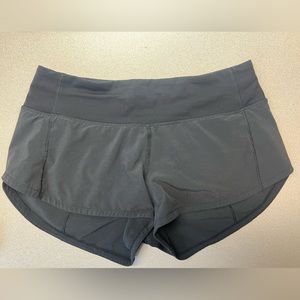 Lululuemon Speed Up Low-Rise Lined short 2.5”